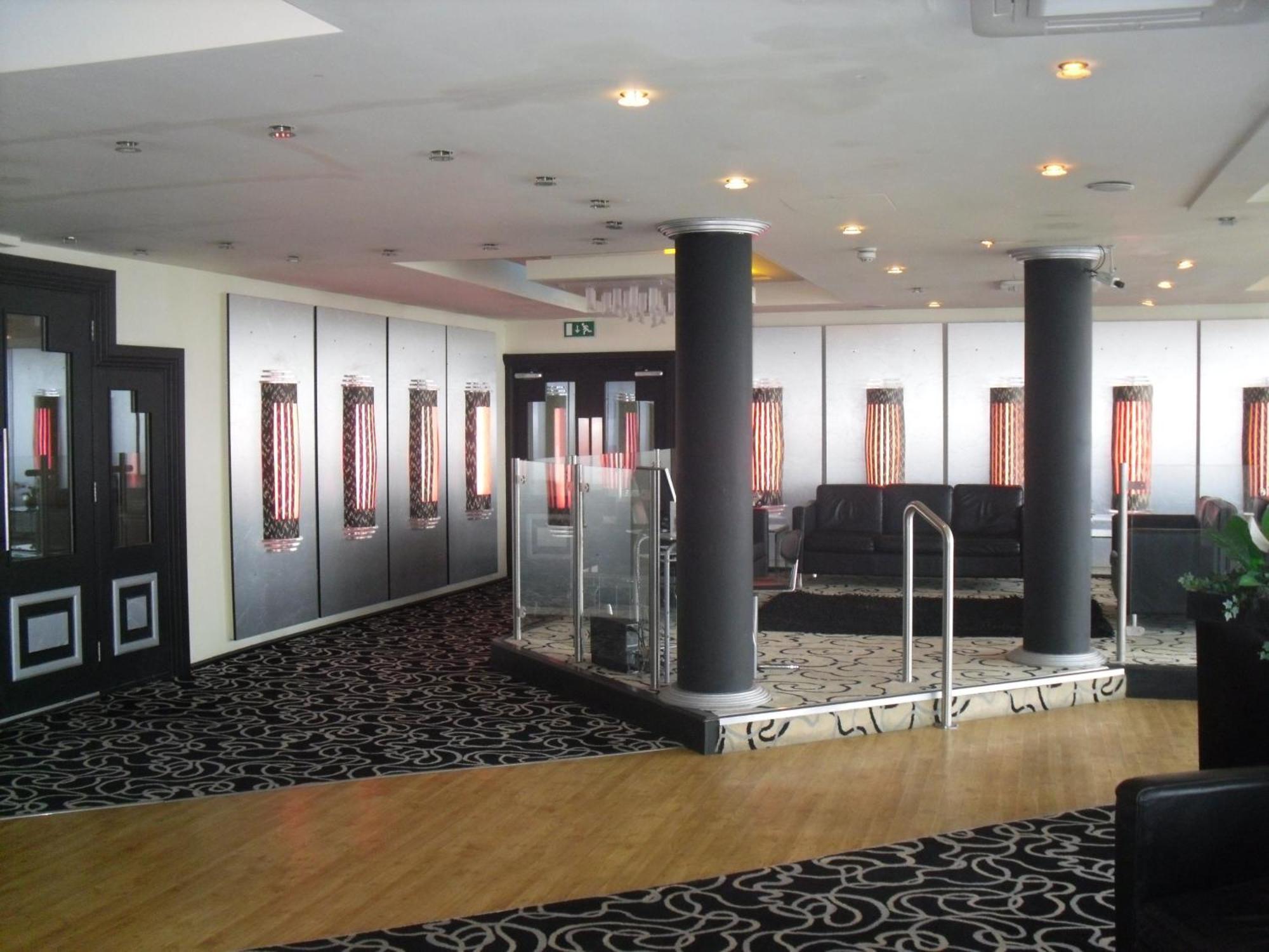 Tiffany'S Hotel — Photos 1
